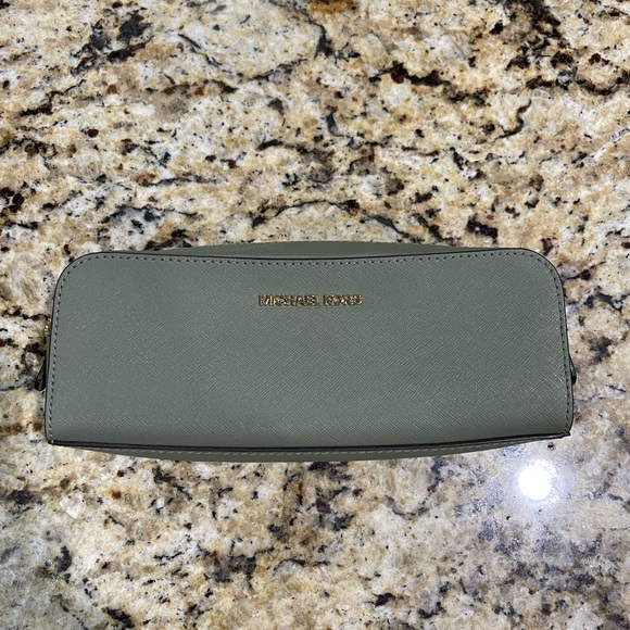 Michael Kors Case - Picture 1 of 9
